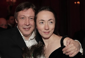 Всё ещё живут вместе: Михаил Ефремов передумал разводиться с пятой женой
