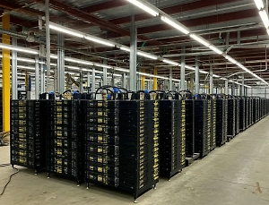 В Петербурге накрыли крупную майнинг-ферму, обустроенную в ангаре