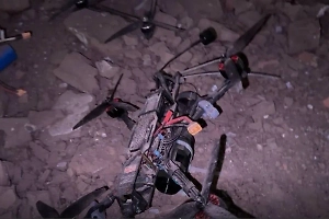 «Сразу понятно, что не наш»: В Курской области российские бойцы нашли дрон ВСУ со свастикой