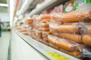 Сальмонеллы и листерии: Опасные бактерии нашли в мясной продукции российских производителей
