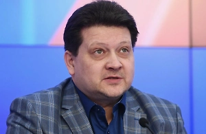 Трамп совместно с министром обороны собираются поменять систему. Всё это время, начиная с президентства Барака Хусейна, всех затаскивали в армию. Гомосексуалисты*, лесбиянки*, беременные женщины были записаны в пилоты и так далее. Это всё, очевидно, несовместимо с армейской деятельностью, туда привносилась чушь. Это не единственное новое правило. Введено оно было в рамках общей борьбы со всякой либеральной чушью, которую понатащили в армию.