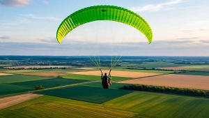 Пилоты российского самолёта увидели летящего человека в небе над Москвой