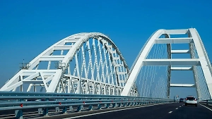 На Крымском мосту временно перекрыли движение автотранспорта