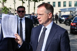 Мединский показал Путину переданный Киевом список якобы похищенных детей