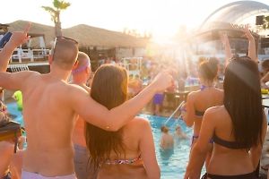 Онищенко предложил россиянам ездить в отпуск с женой, чтобы не подхватить ВИЧ