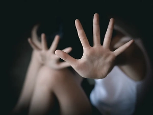 «Хотел успокоить»: Охранник музыкальной школы в Москве поцеловал 10-летнюю девочку