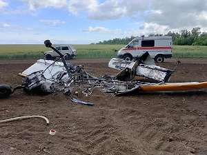 Самолёт Ан-2 совершил жёсткую посадку в поле под Саратовом, пилот в тяжёлом состоянии