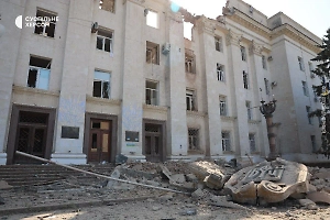 Авиация России ударом КАБ сорвала флаг Украины со здания администрации Херсона