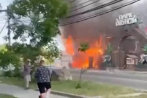 В Анапе вспыхнул детский парк аттракционов «Джунгли»