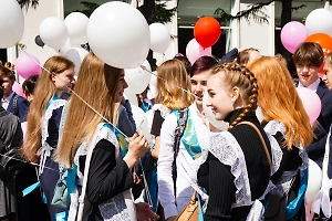 «Потребительская культура»: В России призвали проводить выпускные без вычурного веселья