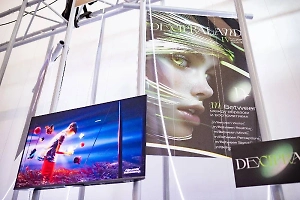 Художники из восьми стран представили свои работы на выставке DECIPRALAND