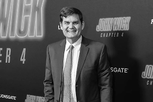 Создатель фильмов «Пила» умер в 55 лет от рака мозга
