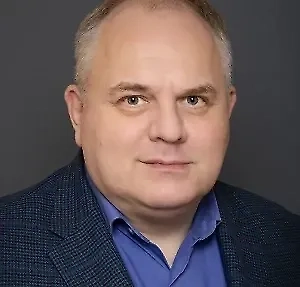 Сейчас Дональд Трамп пытается, на мой взгляд, всё больше дистанцироваться от этого вопроса, как-то вырулить на другие темы в своём внешнеполитическом тренде. Потому что ничего, кроме убытков политических, ему тема украинского миротворчества не приносит.