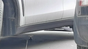 Найденный под BMW в Москве подозрительный предмет может быть GPS-трекером