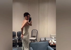 Роскошное платье Оксаны Самойловой разошлось по шву на Премии Муз-ТВ в самом неподходящем месте