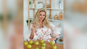 Певица Анна Семенович показала фигуру на отдыхе в крошечном бикини