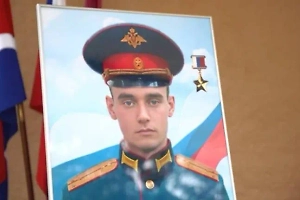 В Приамурье увековечили память Героя России, прикрывшего ценой собственной жизни штурмовую группу