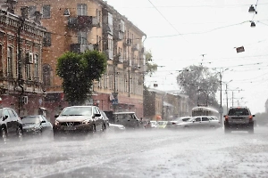 Тропический ливень и град обрушились на Москву после изнуряющей жары