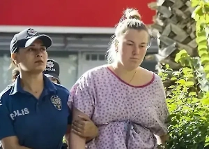 Юрист оценил шансы россиянки вернуть дочь после скандала в аэропорту Турции