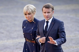 «Не удивлюсь, если бьёт по пятницам»: Сваха раскрыла, почему Макрон терпит унижения от жены