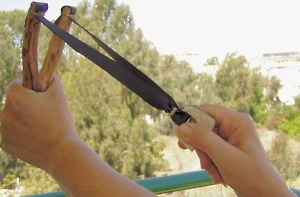 Начальник полиции в Казахстане «воспитывал» оперов, стреляя по ним из рогатки