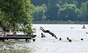 Август 2025 в России: в каких городах будут изнывать от жары, а где тонуть от дождей?