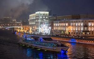 Теплоход «Николай Карамзин» поставили в отстой после отравления 36 пассажиров