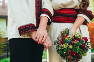 Хороводы и караваи: Тренд на славянские свадьбы стремительно набирает популярность в России