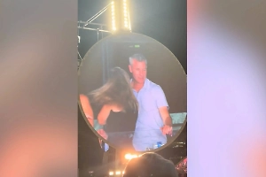 Жена главы Astronomer отказалась от его фамилии в соцсетях после публичной измены