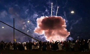 Фейерверк взорвался в толпе на ярмарке в Германии, ранены десятки человек