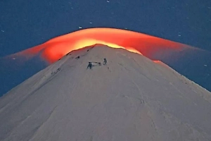 Леденящая красота: Редчайшее лентикулярное облако сняли в небе над Камчаткой