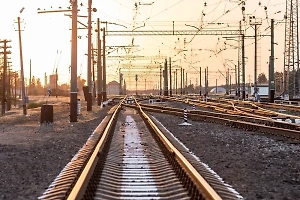 Поезд с химикатами сошёл с рельсов в США, произошла утечка серы 