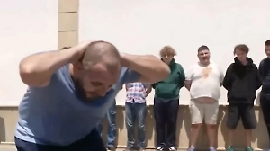 Ссадины на лицах, руки за головами: Появилось видео с задержанными в Баку российскими журналистами