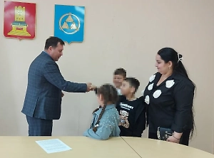 В российском городе цыганская семья получила трёшку от властей