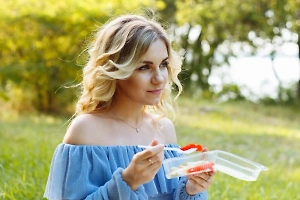 Арбузы в лидерах: Life.ru назвал топ-10 продуктов, которыми россияне чаще всего травятся в жару