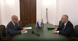 Сергей Кириенко и Бадра Гунба обсудили развитие сотрудничества России и Абхазии