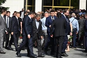 Песков объяснил, почему Путина не было на церемонии прощания со Старовойтом