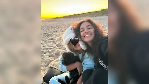 Билась в истерике: Папарацци довели до слёз дочь Ирины Шейк во время отдыха в Турции