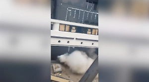 «Всё пузо прострелило»: Появилось видео эпичного столкновения круизного лайнера с буксиром в Иркутске
