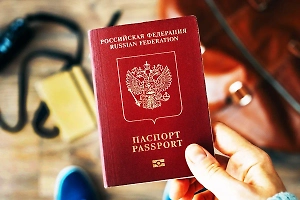 Россиянам объяснили, когда пора менять загранпаспорт