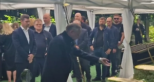 Губернатор Петербурга пришёл проститься со Старовойтом за несколько минут до погребения