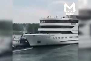 Новенький круизный лайнер «Баргузин» врезался в буксир во время торжественного спуска на воду