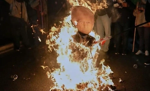 В Бразилии сожгли чучело Трампа в знак протеста против его новых 50% пошлин