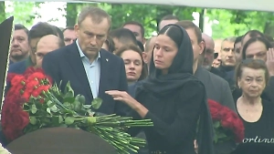 Не имела права: Раскрыто, почему избраннице Старовойта запретили сидеть рядом с его семьёй на похоронах