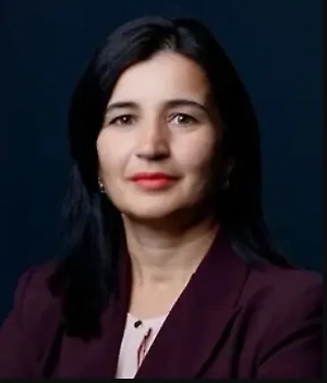 У домашнего льда есть ряд преимуществ перед магазинным: человек замораживает фильтрованную или очищенную воду и выбирает форму, которая удобна именно ему. Магазинный лёд тает быстрее: в нём содержится больше воздушных пузырьков и минералов, ускоряющих таяние. Он может растаять даже при перевозке, что способствует развитию микроорганизмов.