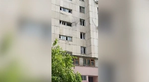 Дрон ВСУ влетел в многоэтажку в Белгороде, как минимум один человек пострадал
