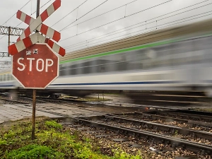 Затормозили в километре друг от друга: Два поезда едва не столкнулись из-за ошибки диспетчера