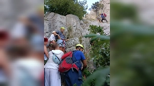 Заблудившихся туристов с детьми спасли в горах Ялты