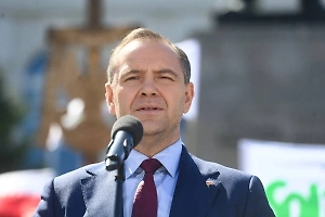 Президент Польши попросил Зеленского разрешить эксгумацию жертв Волынской резни