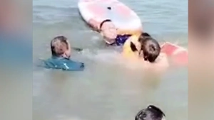 В Астрахани сотрудники МЧС спасли тонувших отца и ребёнка на Волге